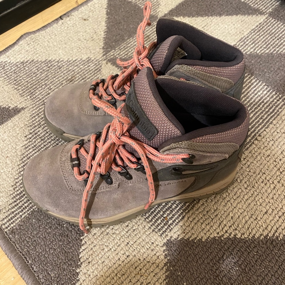 Columbia - Newton Ridge Plus Hiking Boots - Size 6.5
